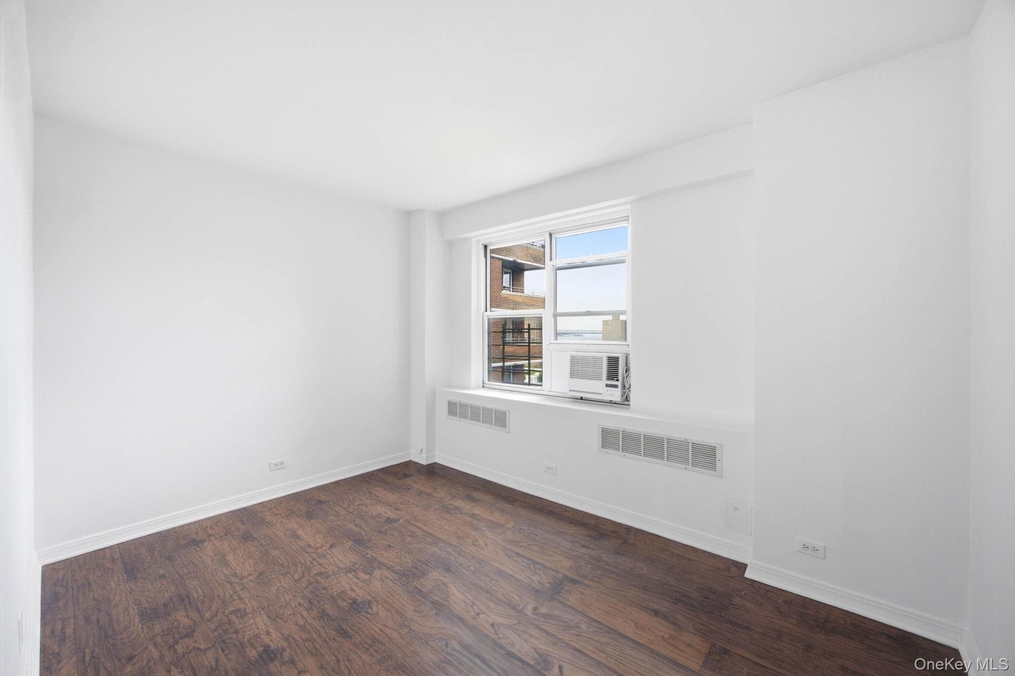 575 Grand Street Unit: E1505 thumbnail 18
