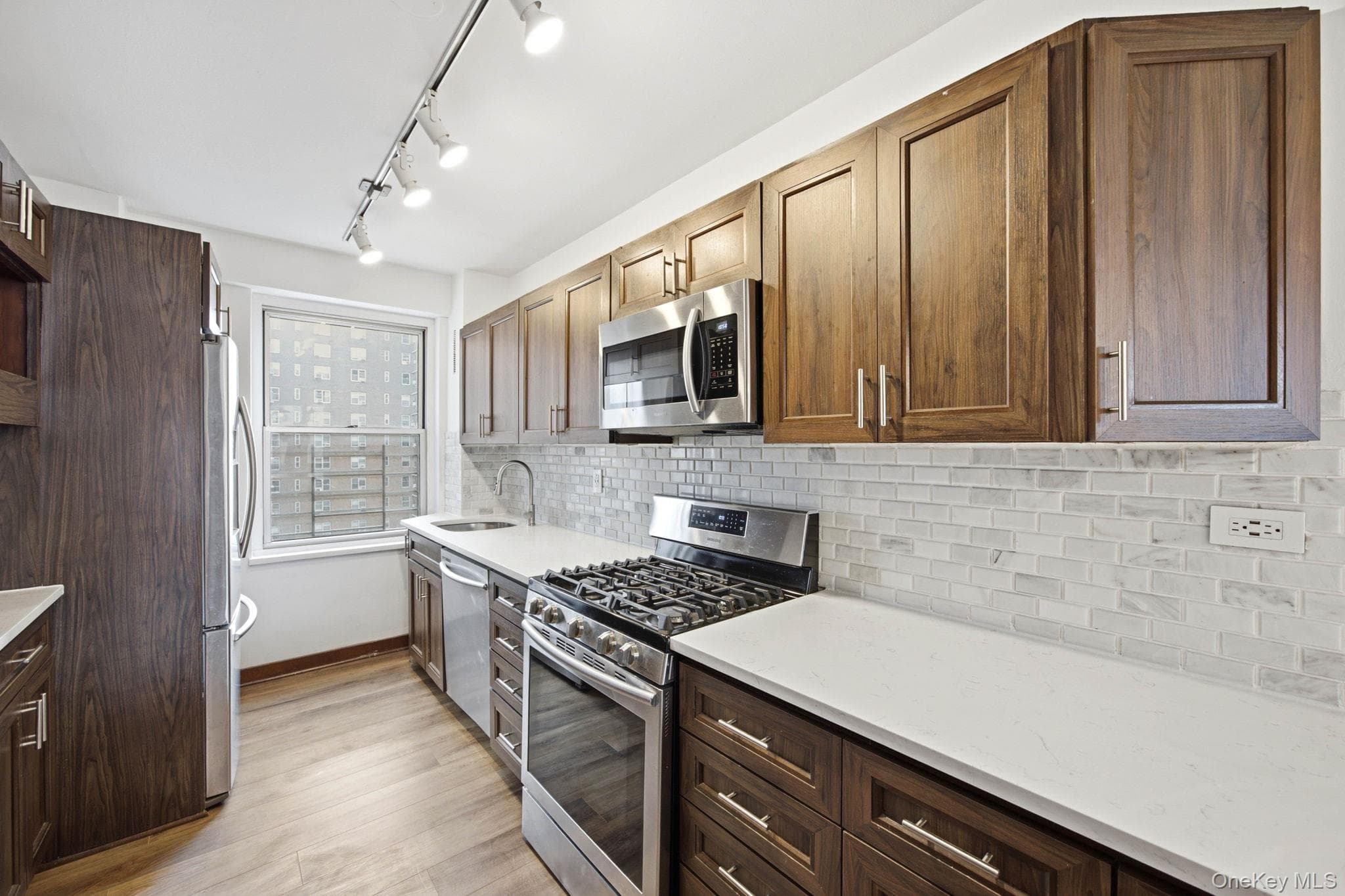 575 Grand Street Unit: E1505 thumbnail 9