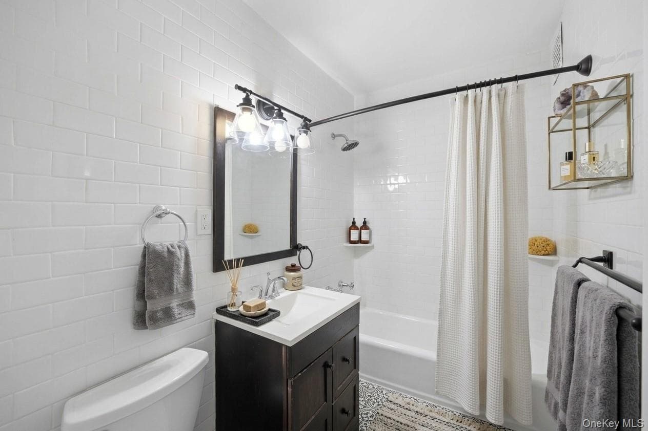 575 Grand Street Unit: E1505 thumbnail 21