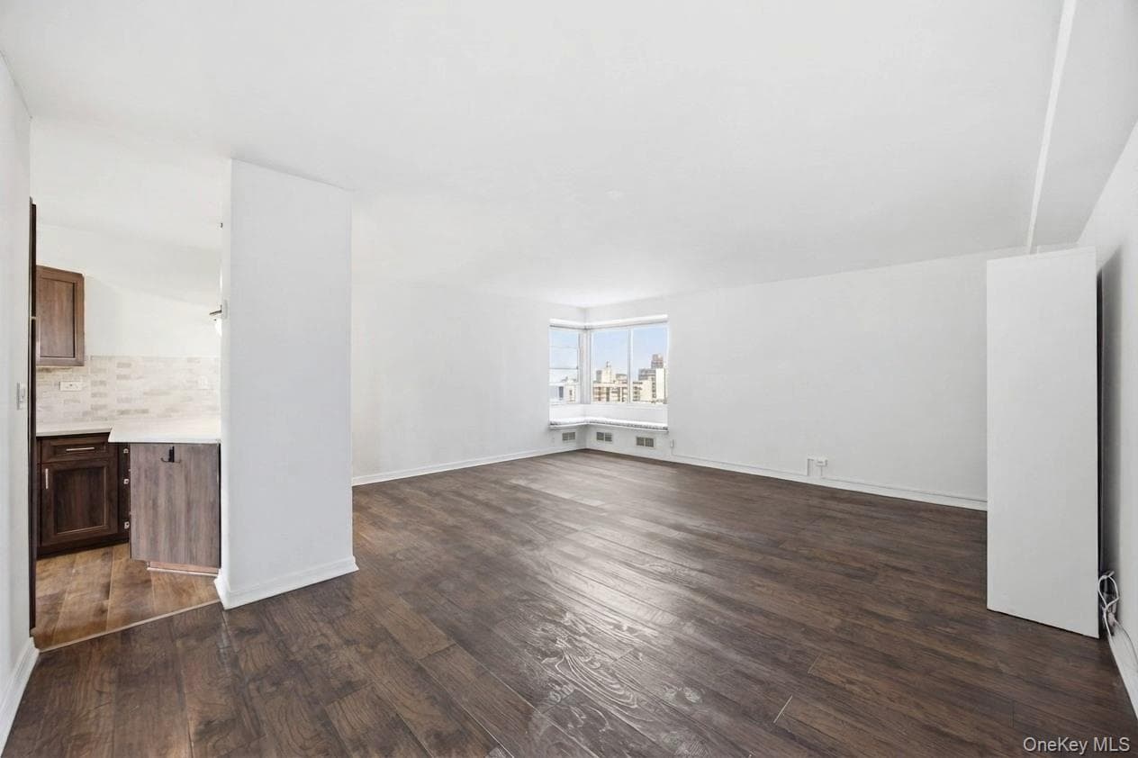 575 Grand Street Unit: E1505 thumbnail 4