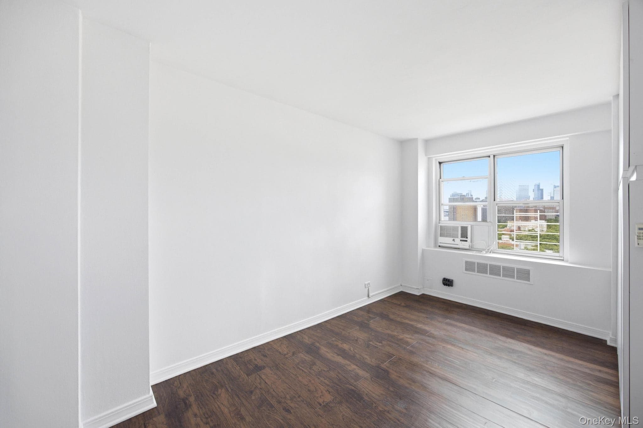575 Grand Street Unit: E1505 thumbnail 12