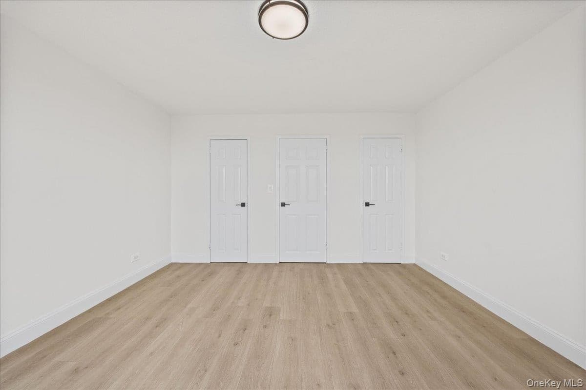 2550 Olinville Avenue Unit: 14E thumbnail 15
