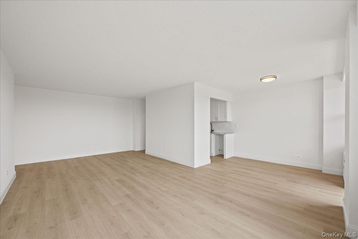 2550 Olinville Avenue Unit: 14E thumbnail 10