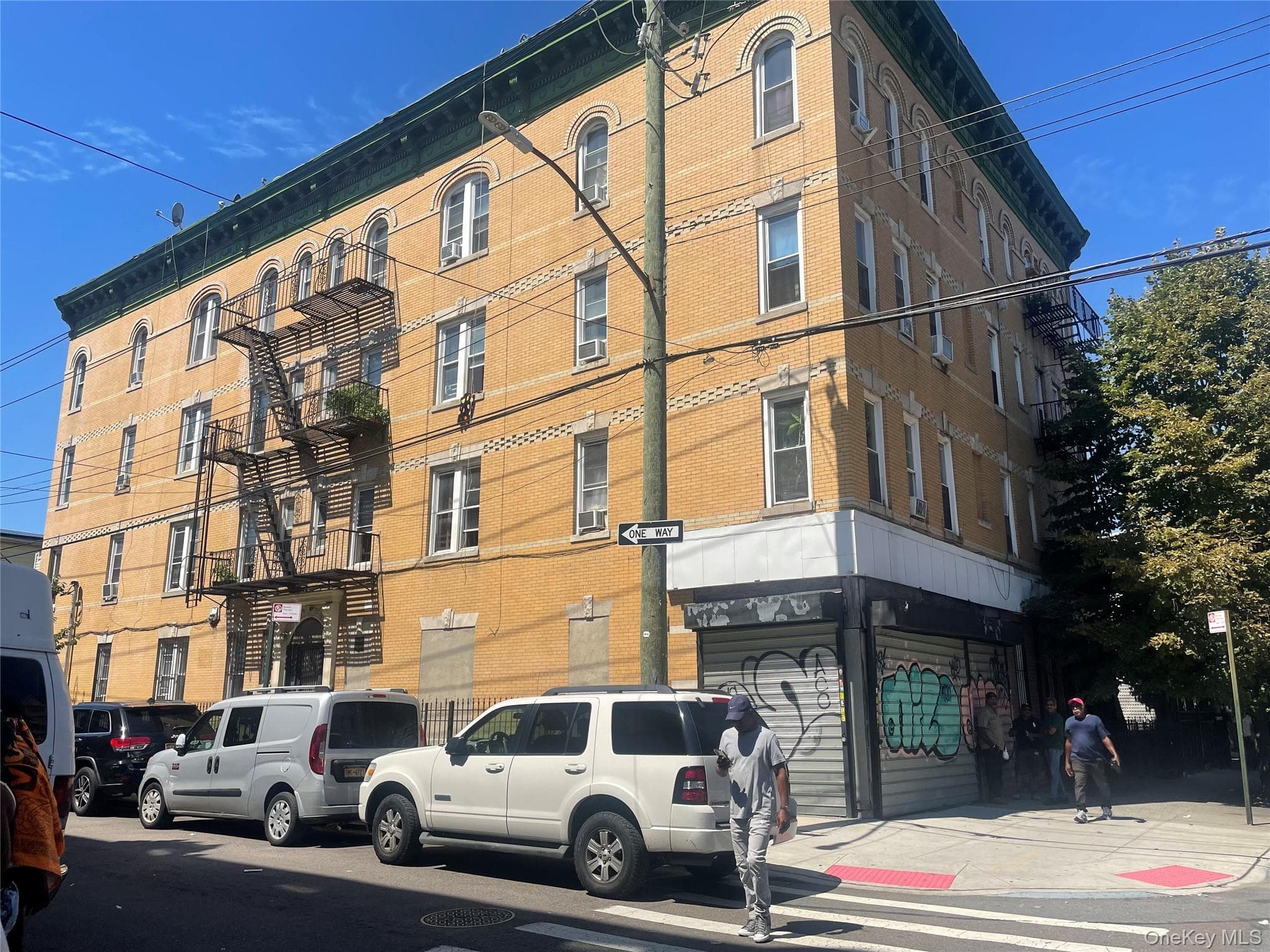 380 Crescent Street photo 1