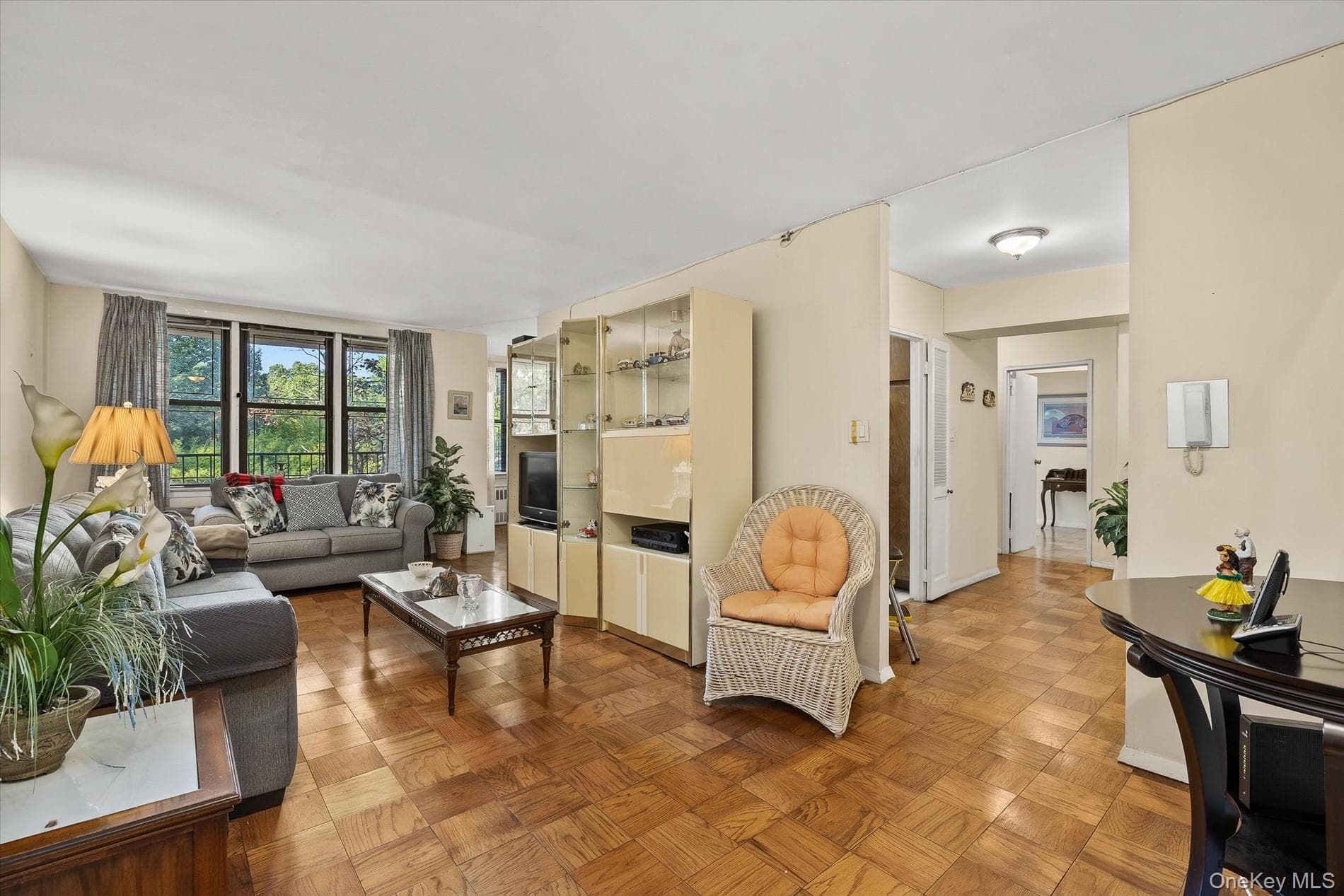 1874 Pelham Parkway Unit: 2R thumbnail 2