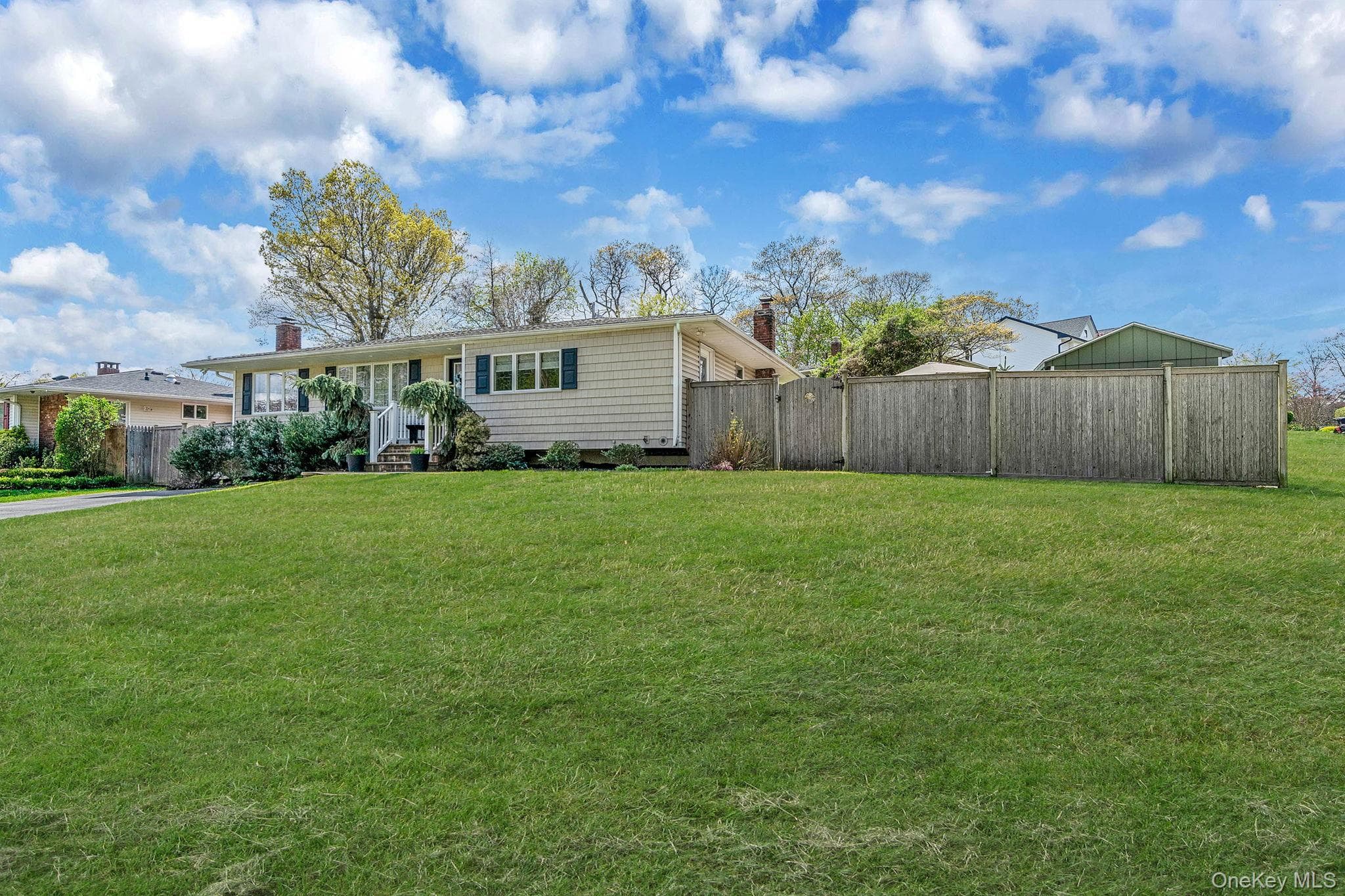 296 Moriches Road thumbnail 3
