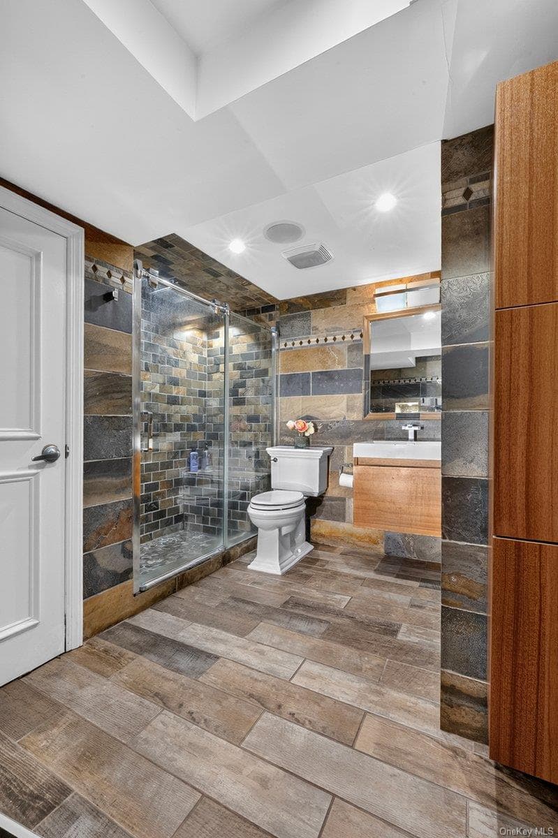 53 Burlington Avenue thumbnail 13