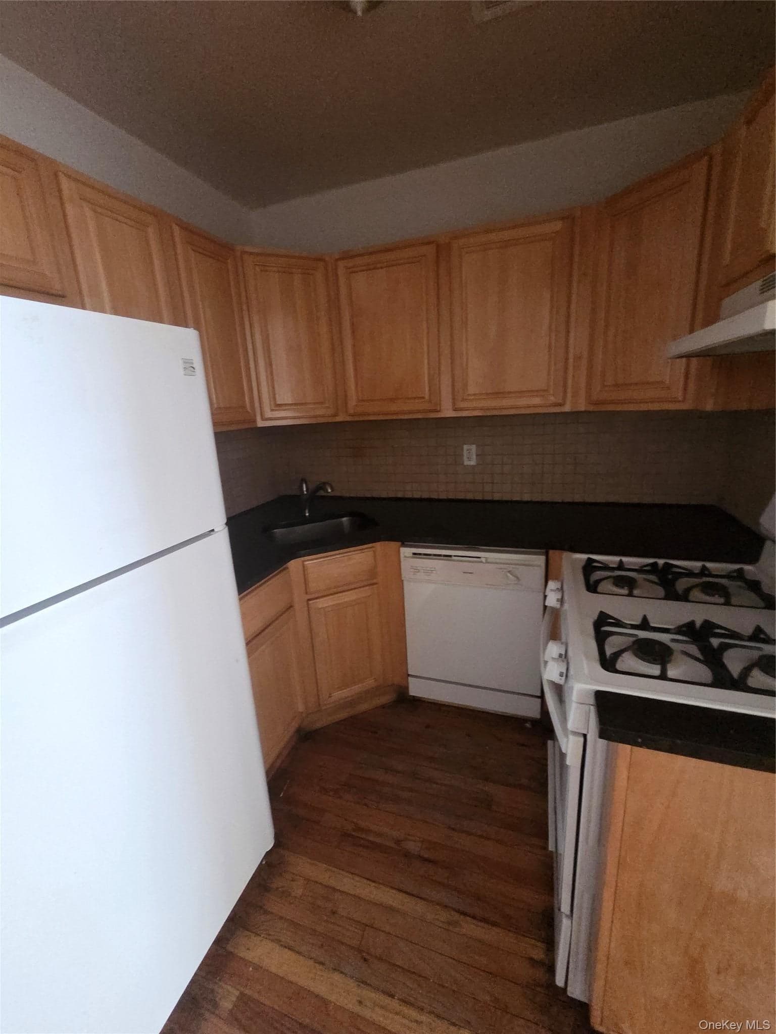 2471 B Crotona Avenue thumbnail 6