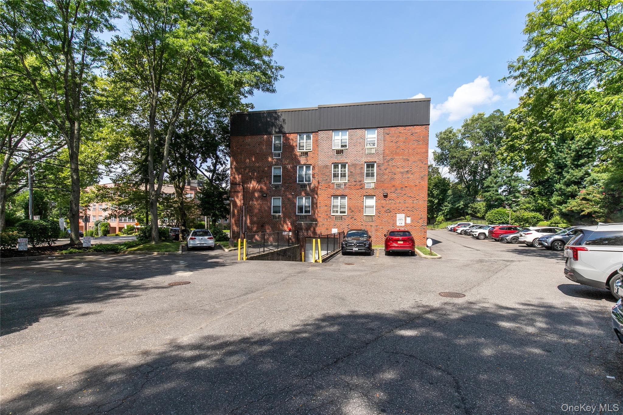 185 Middle Neck RD Unit: 1-L thumbnail 23