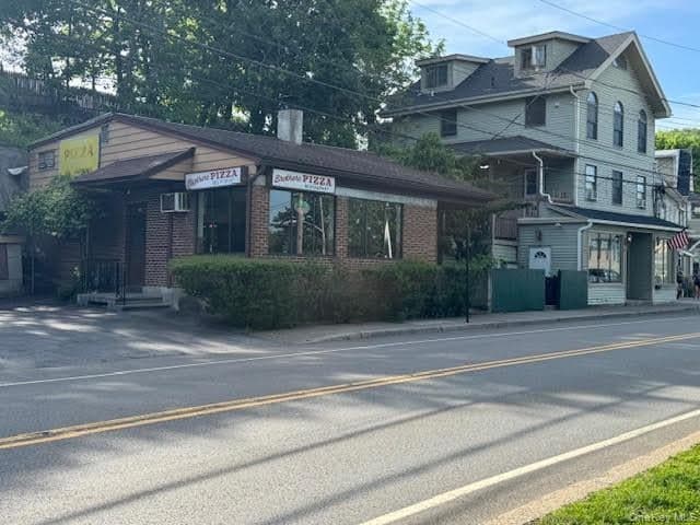 233 Main Street thumbnail 3