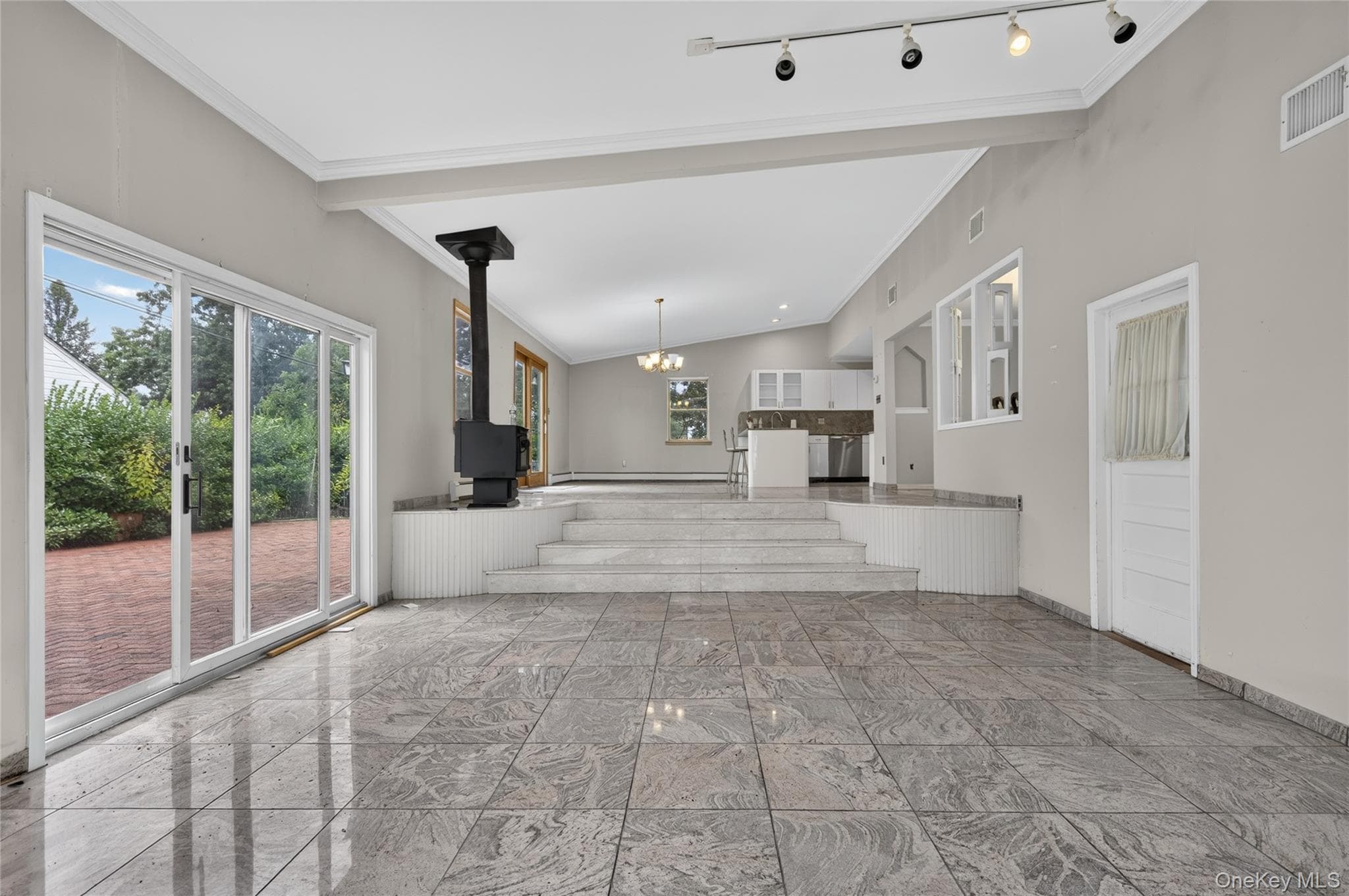 146 Longwood Avenue thumbnail 22