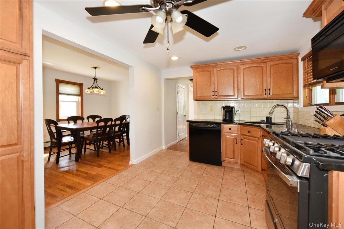 35 Montauk Drive thumbnail 15
