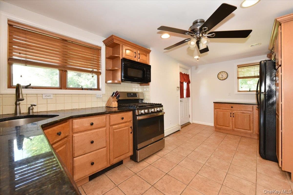 35 Montauk Drive thumbnail 13