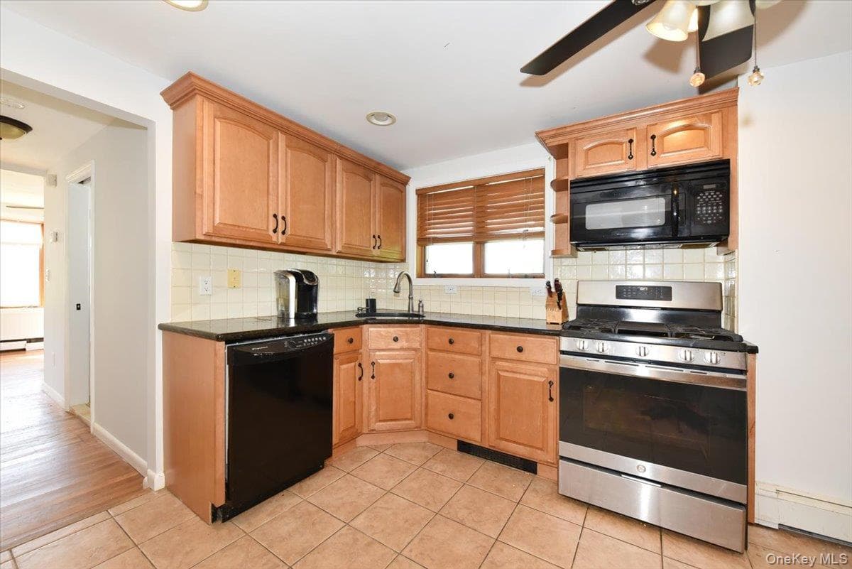 35 Montauk Drive thumbnail 14