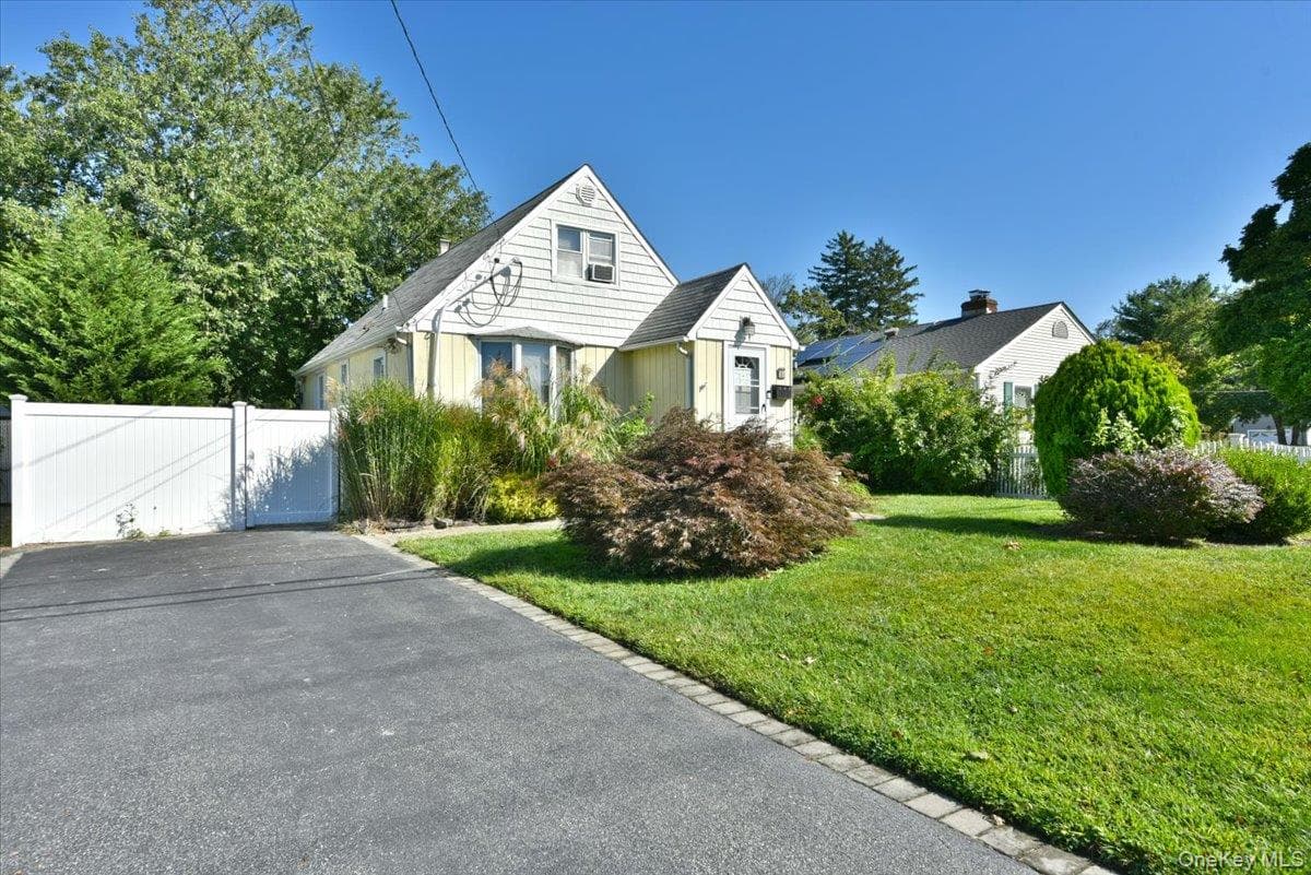 35 Montauk Drive thumbnail 3