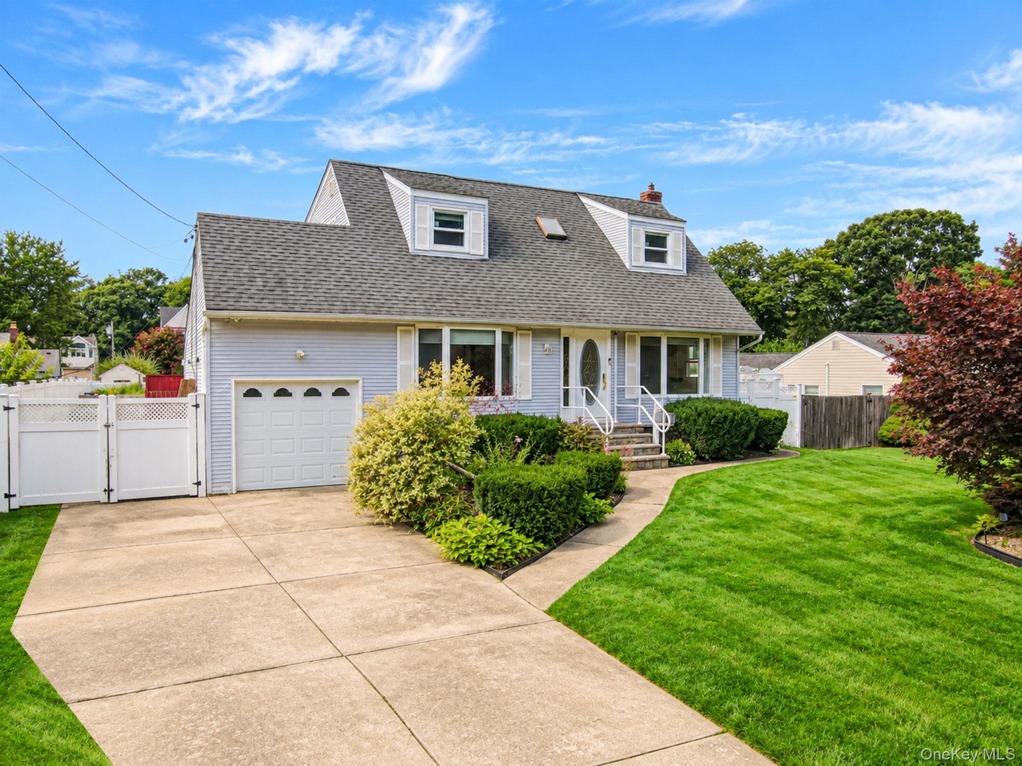 616 Pat Drive, West Islip