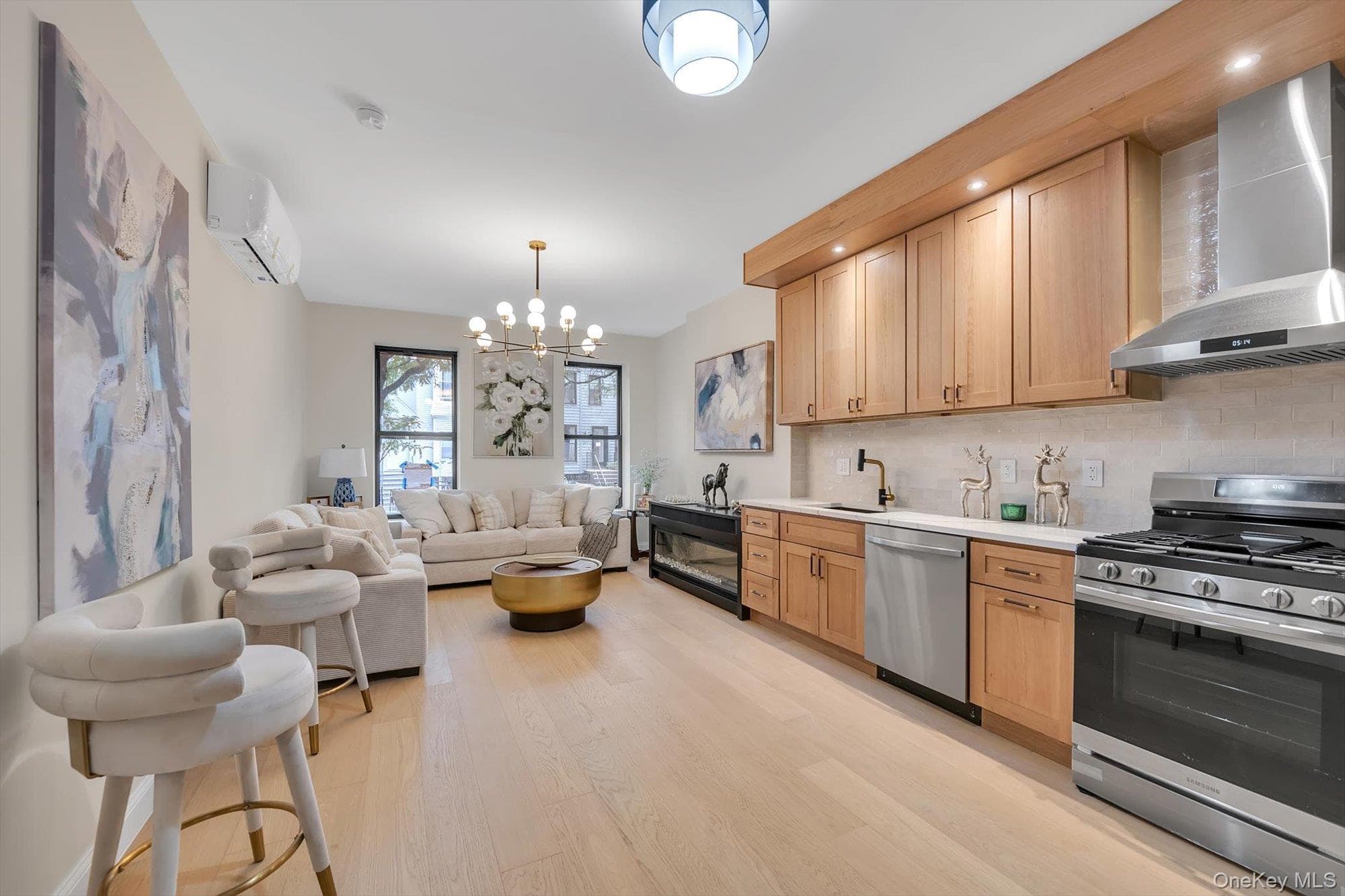 1045 Jefferson Avenue thumbnail 3