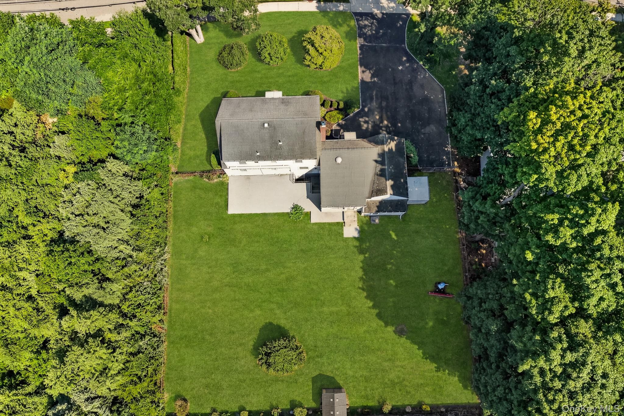 1547 Walt Whitman Road thumbnail 5