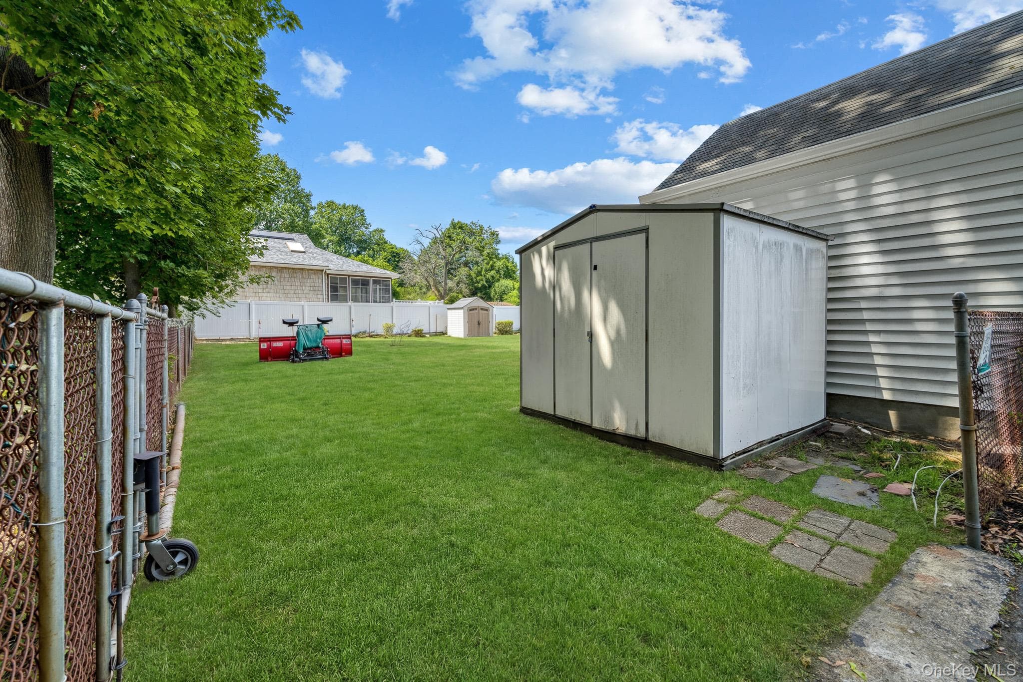 1547 Walt Whitman Road thumbnail 14