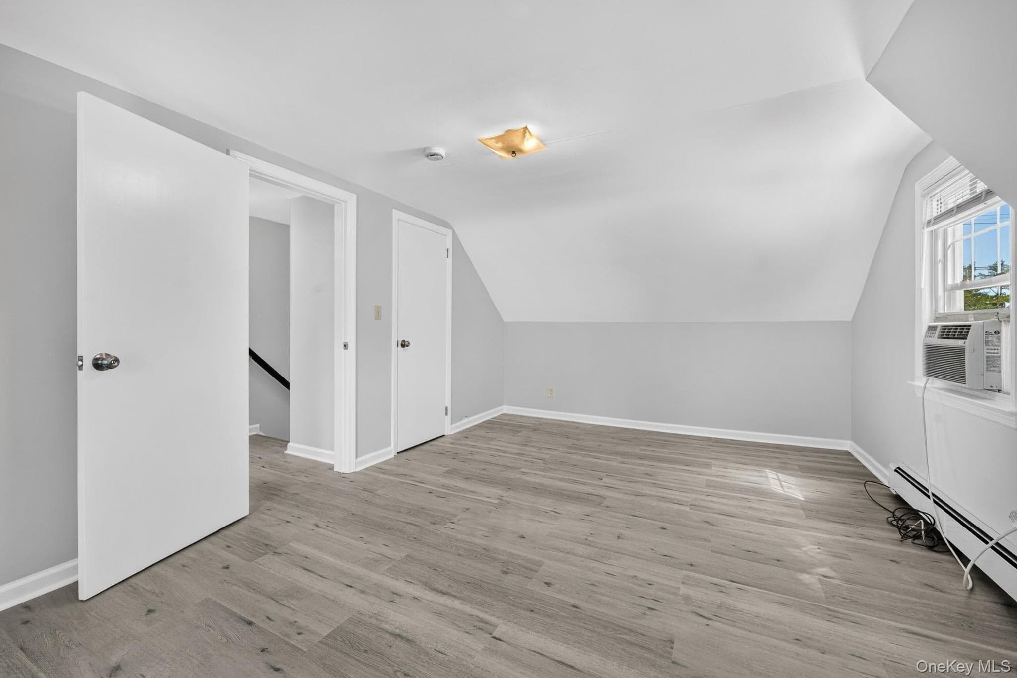 1547 Walt Whitman Road thumbnail 38