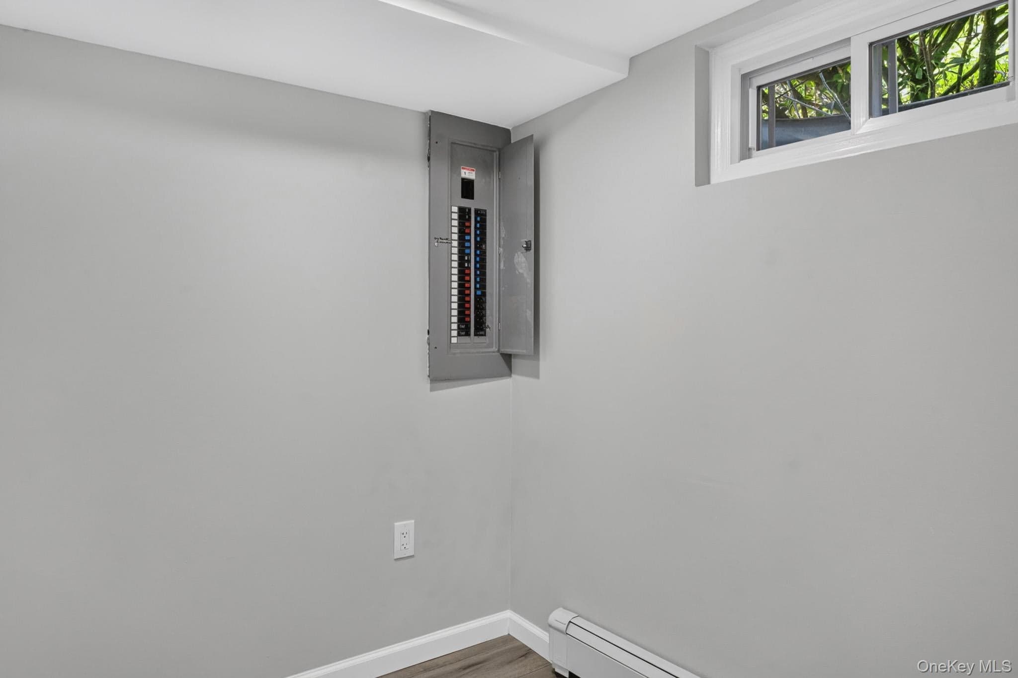 1547 Walt Whitman Road thumbnail 49