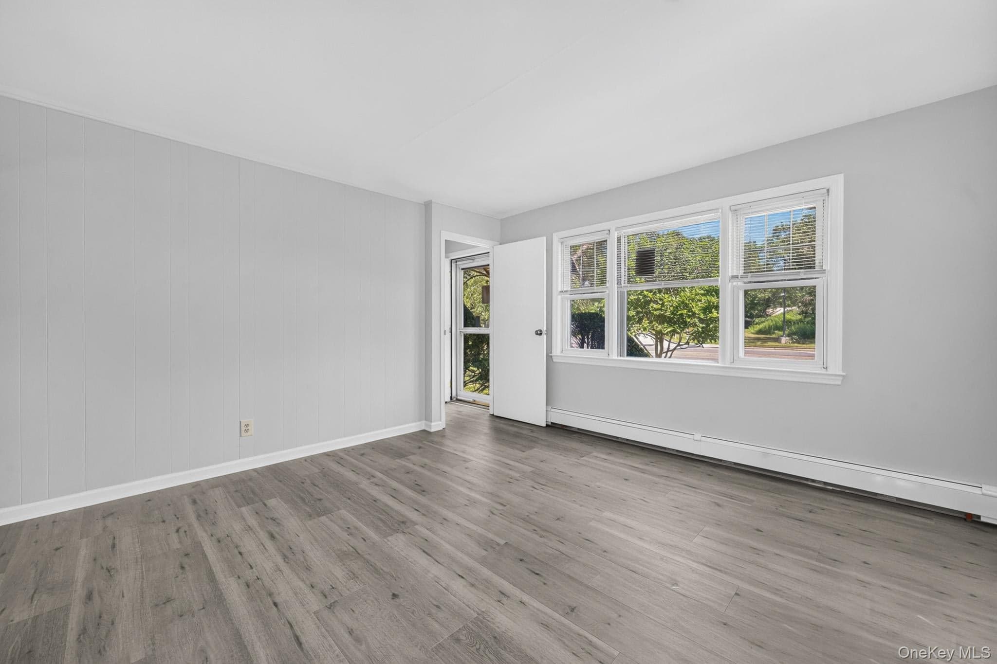 1547 Walt Whitman Road thumbnail 26
