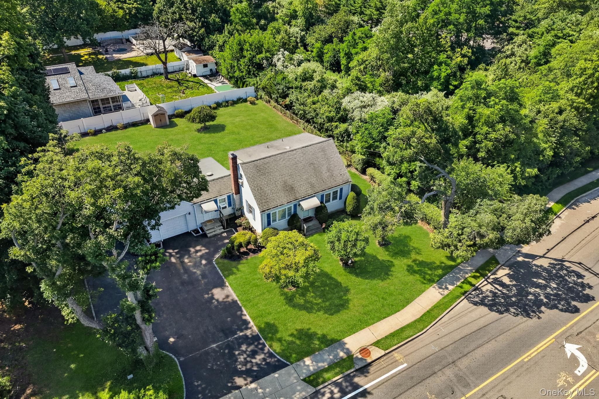 1547 Walt Whitman Road thumbnail 9
