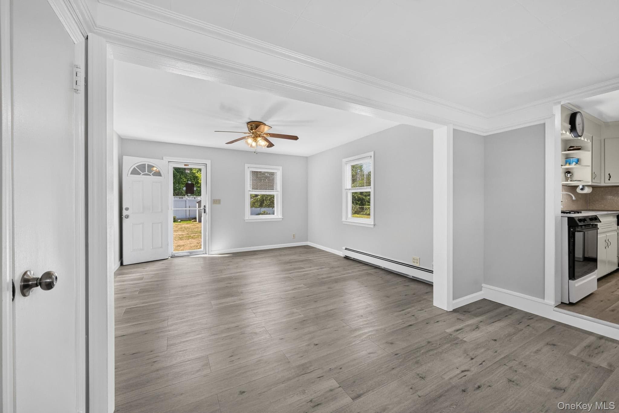 1547 Walt Whitman Road thumbnail 19