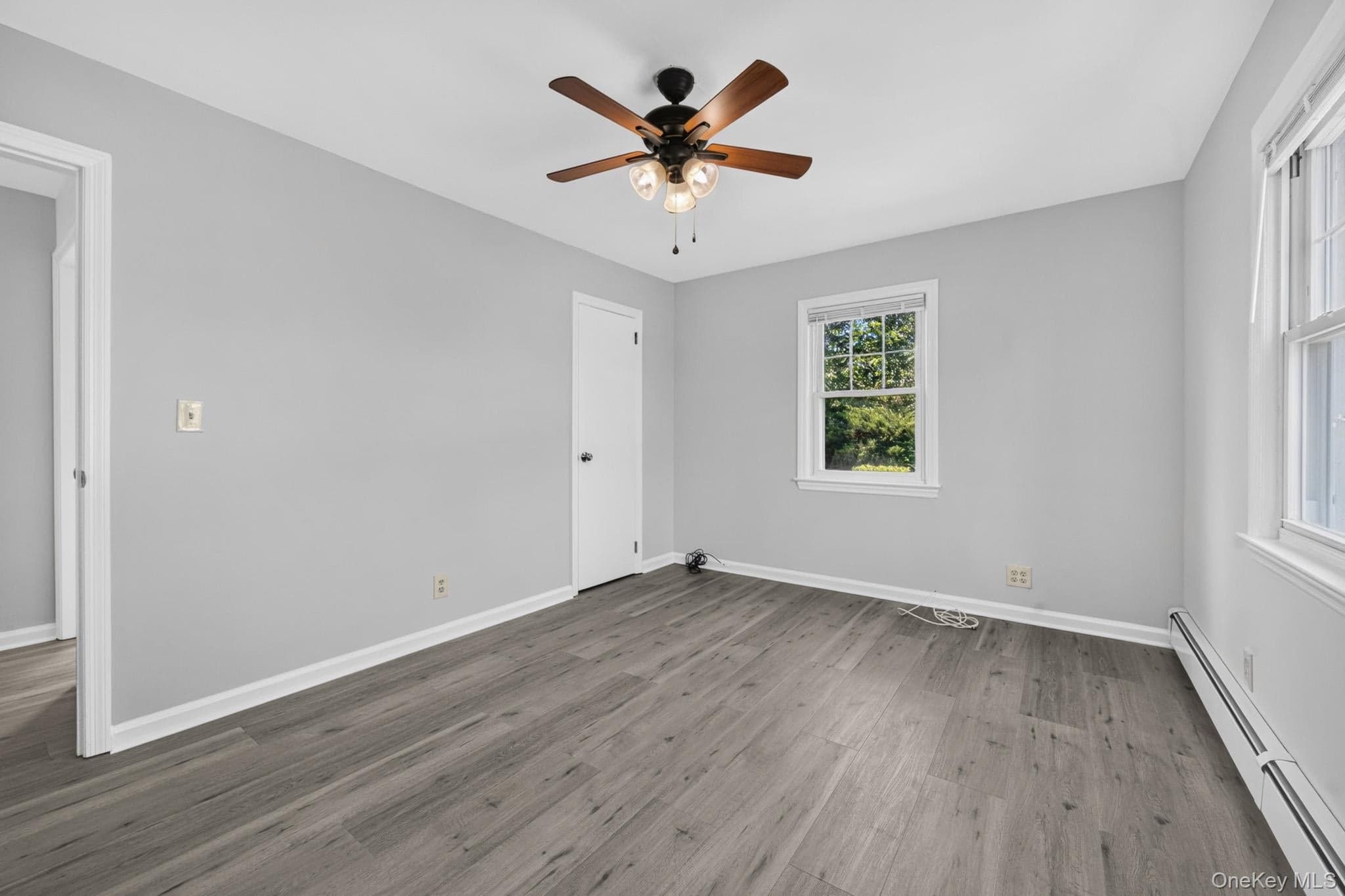 1547 Walt Whitman Road thumbnail 29