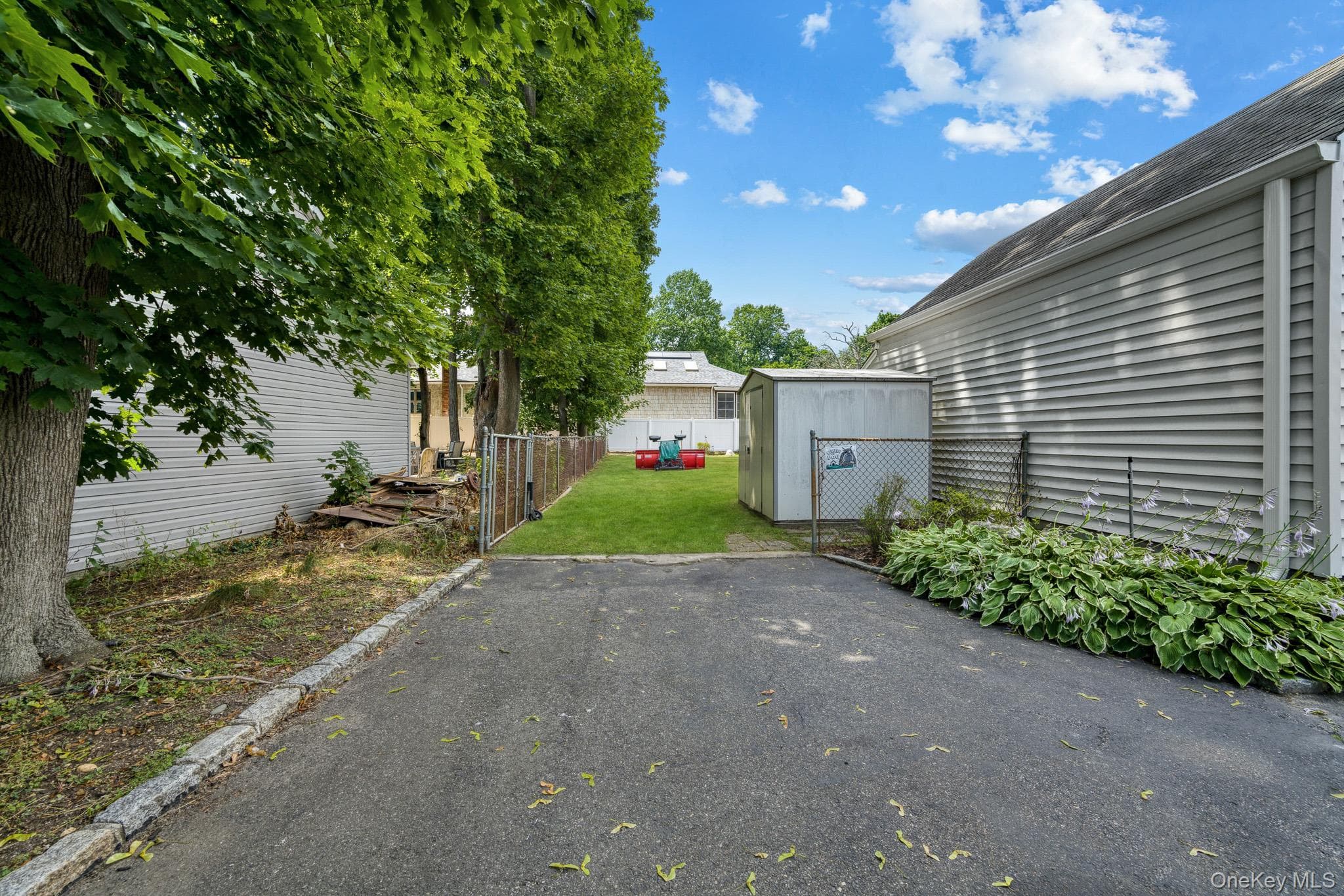 1547 Walt Whitman Road thumbnail 13