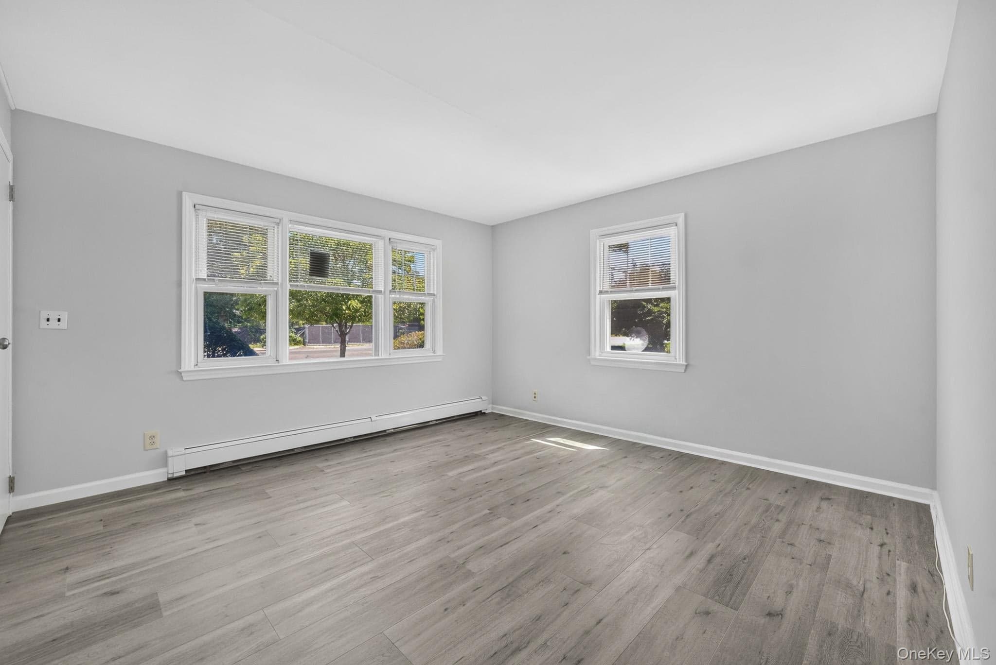 1547 Walt Whitman Road thumbnail 27