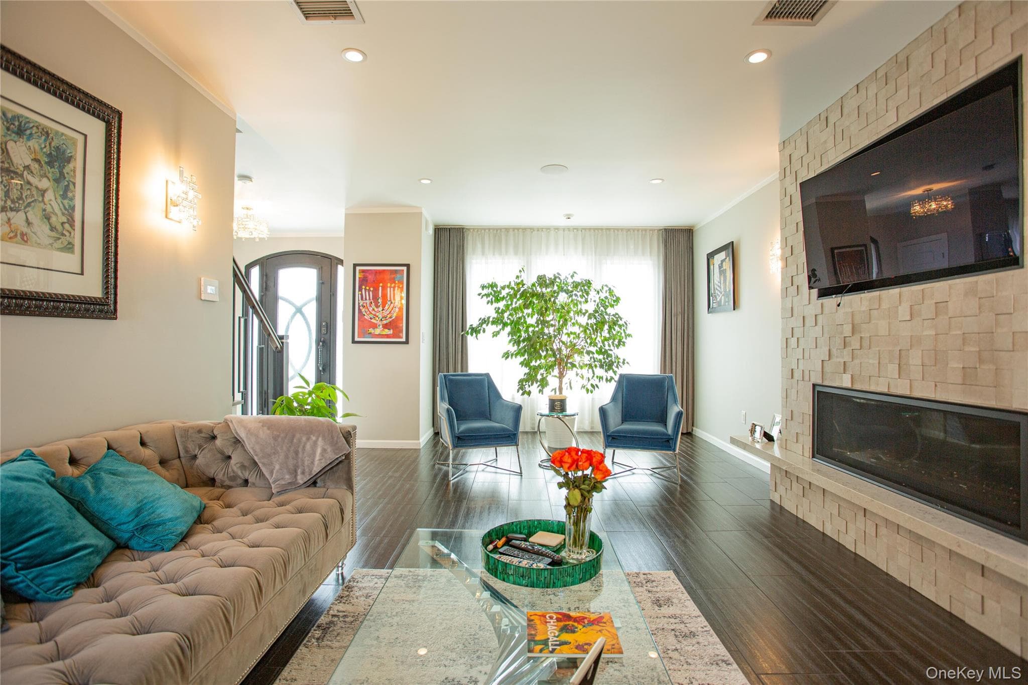 165 W Walnut Street thumbnail 5