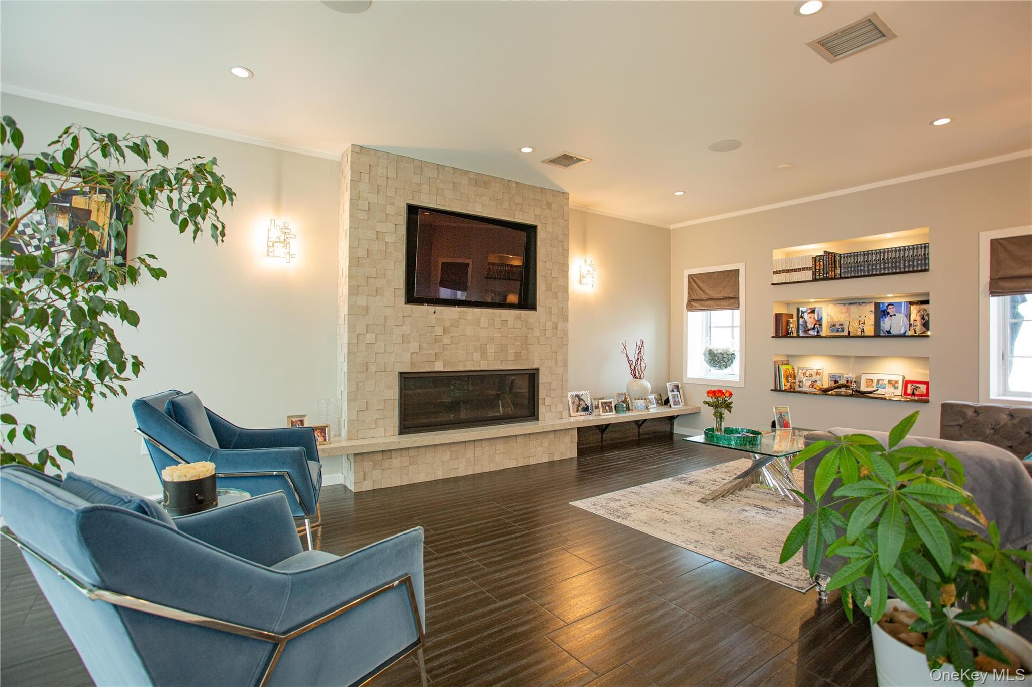 165 W Walnut Street thumbnail 4