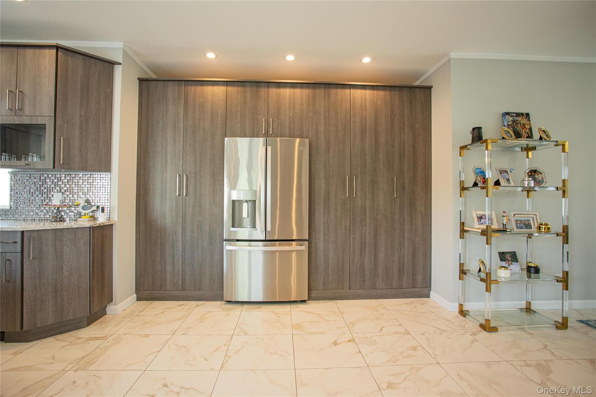 165 W Walnut Street thumbnail 14