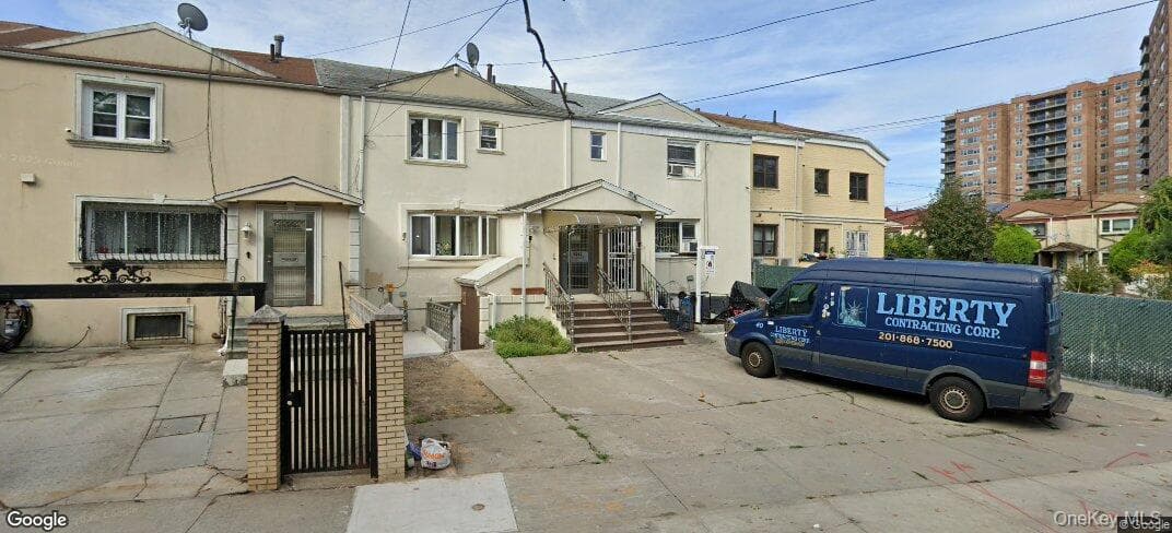 6258 Grand Central Parkway, Forest Hills