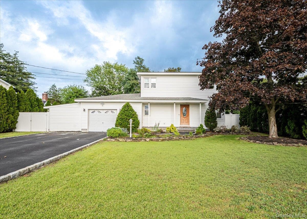 457 Washington Avenue, Patchogue