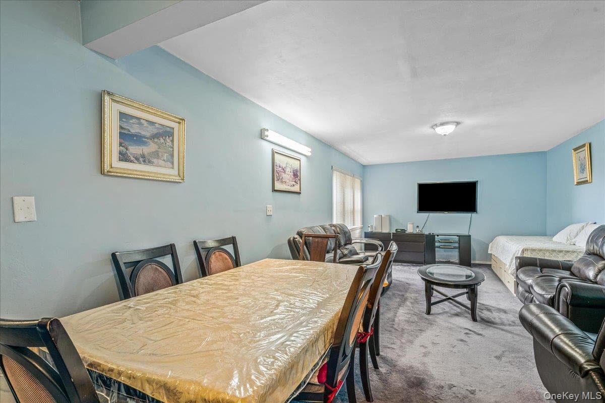 144-55 Melbourne Ave Ave Unit: 2E, Flushing