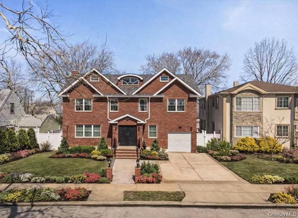 642 Lenore Lane, Elmont