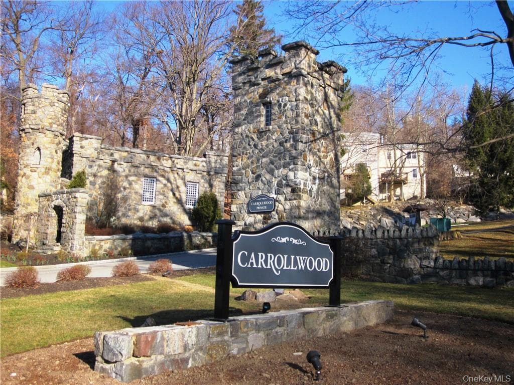 13 Carrollwood Drive, Tarrytown