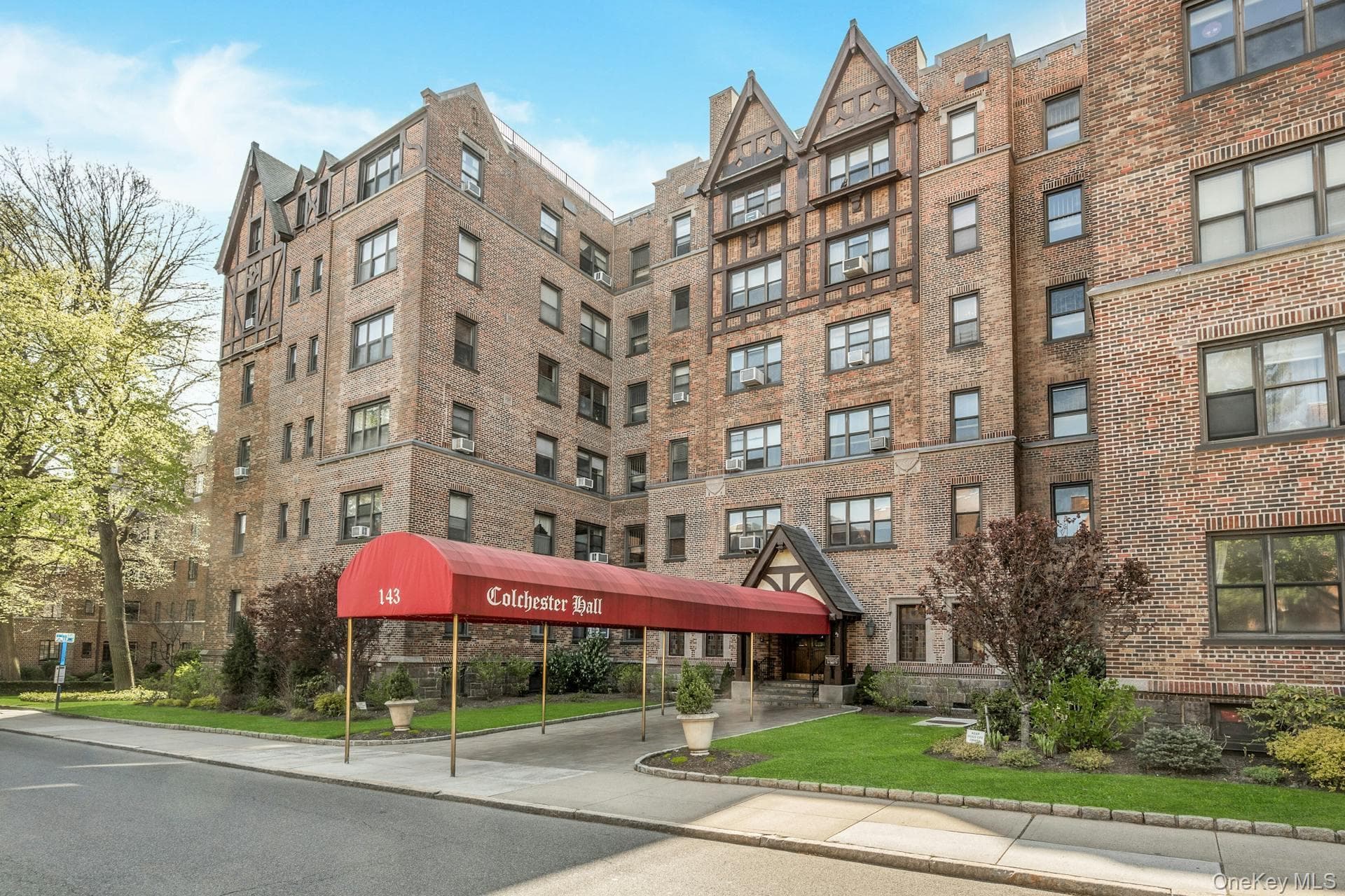 143 Garth Road Unit: 1J, Scarsdale