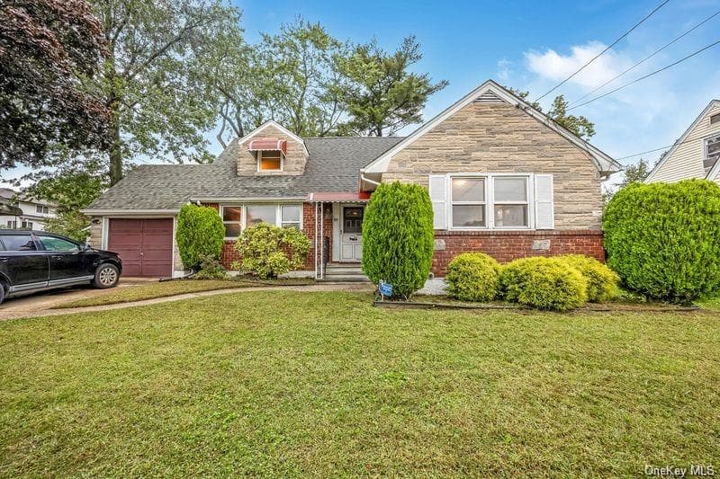89 Catherine Avenue, Franklin Square