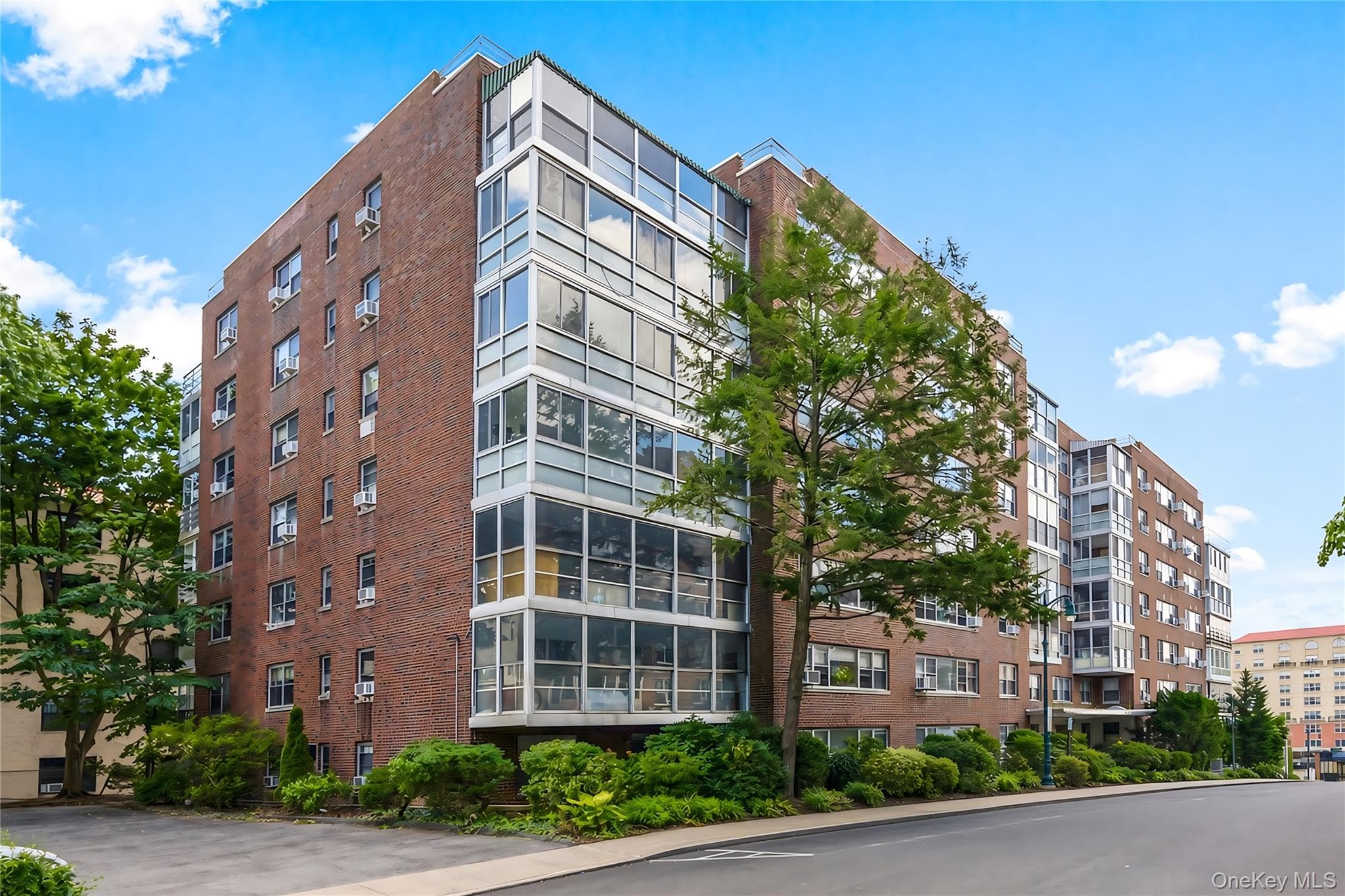 2 Washington Square Unit: 3E, Larchmont