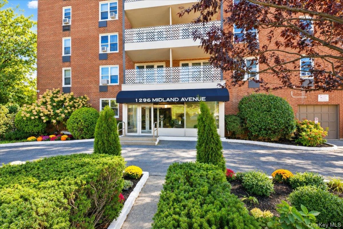 1296 Midland Avenue Unit: L2, Yonkers