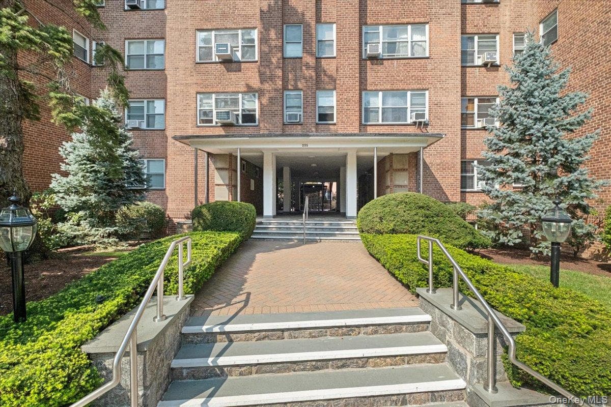 235 Garth Road Unit: C4E, Scarsdale