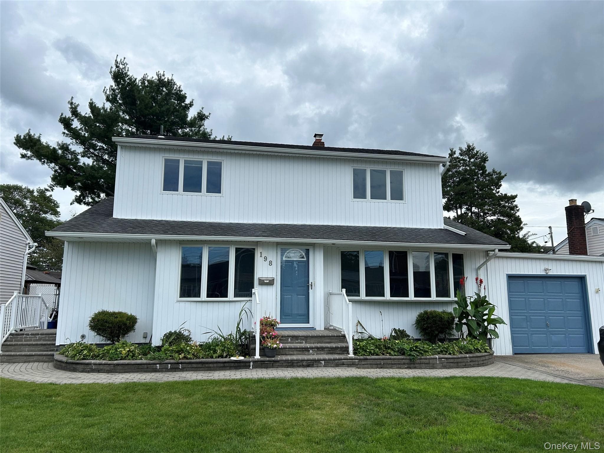 198 Dartmouth Drive, Hicksville