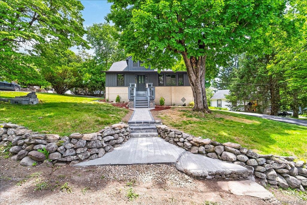 584 Shore Drive, New Windsor