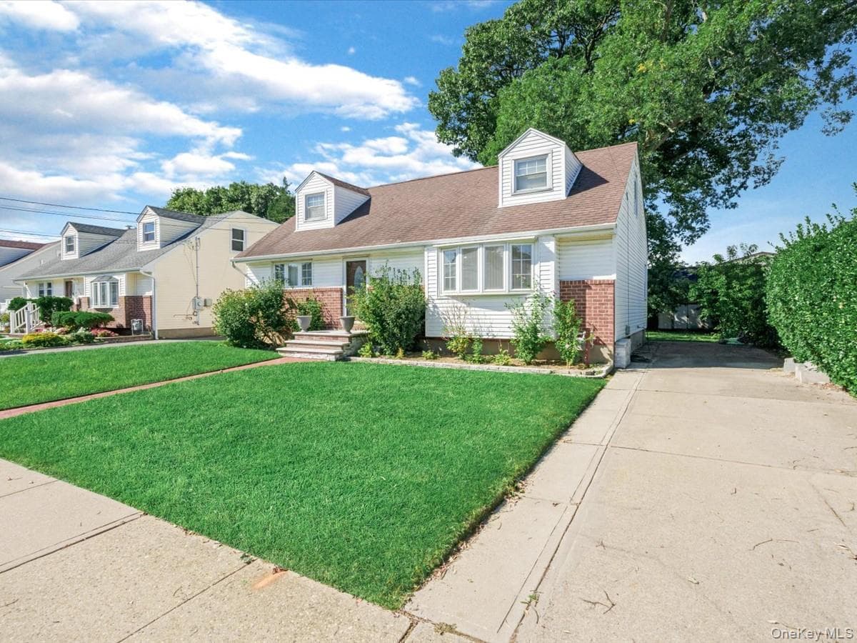 712 Partridge Avenue, West Hempstead