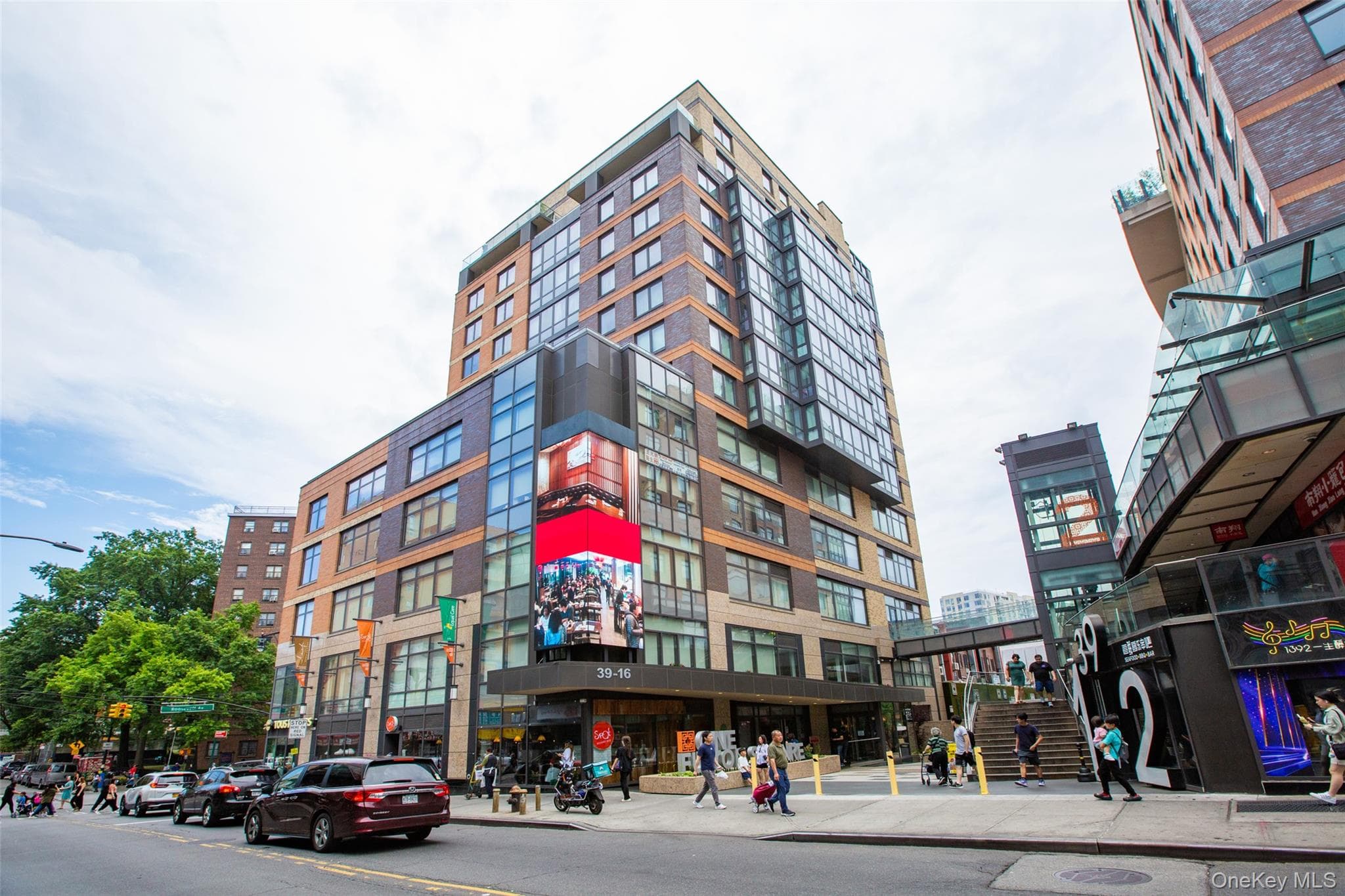 39-16 Prince Street Unit: PhB, Flushing