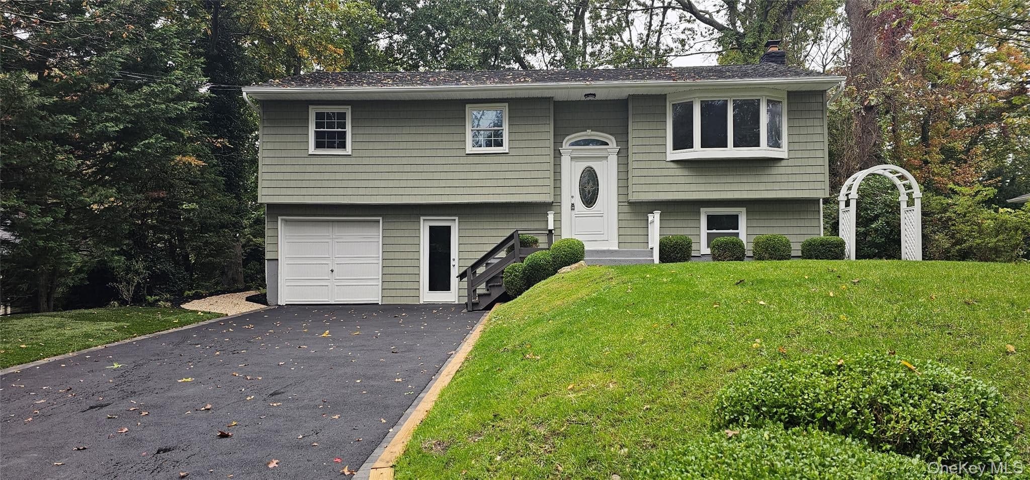 11 Marbeth Circle, Miller Place