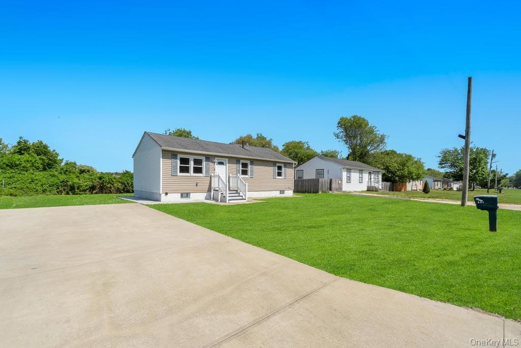 941 Provost Avenue, Bellport
